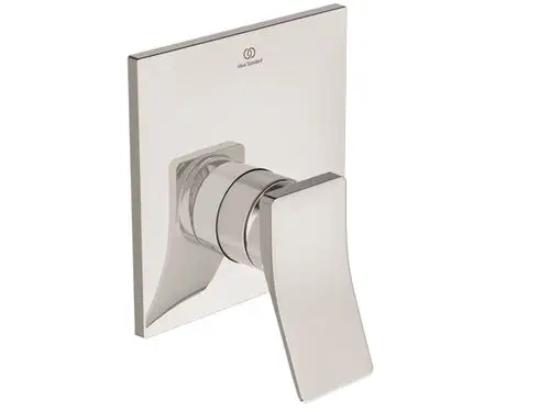 Wandmontierte Brausearmatur in Chrom-Optik mit schwenkbarer Auslassrolle von Ideal Standard. Modernes Design auf quadratischer Wandplatte.